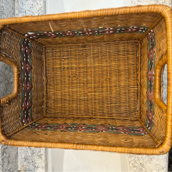 Signature Basket by The Homemaker Collection. Metal Frame Early 2000’s - Picture 7 of 15
